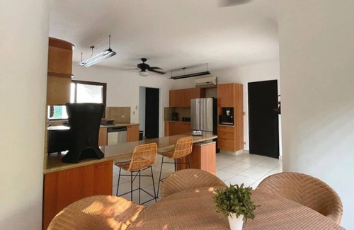 Puerto San Jose Casa | Casa Marina, espaciosa y super elegante con 4 recamaras.