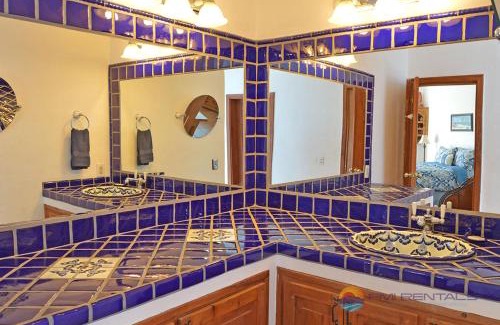 Las Conchas Casa | Casa Mariposa Azul by FMI Rentals