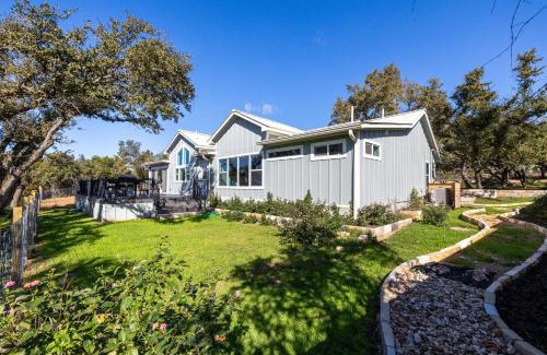 Dripping Springs Casa | Casa Mariposa Newly Renovated Firepit*Fireplace*Great Deck*Pets Welcome!
