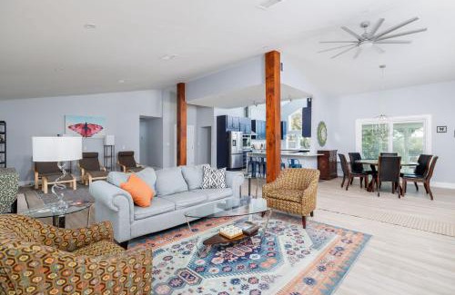 Dripping Springs Casa | Casa Mariposa Newly Renovated Firepit*Fireplace*Great Deck*Pets Welcome!