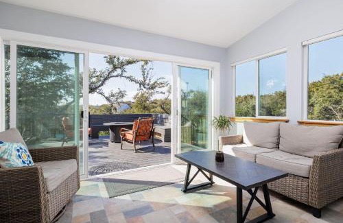 Dripping Springs Casa | Casa Mariposa Newly Renovated Firepit*Fireplace*Great Deck*Pets Welcome!