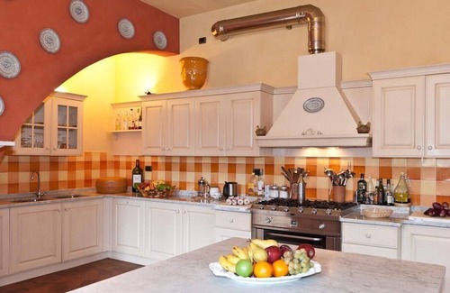 Badia Cantignano Apartamento | Casa de campo toscana con lago privado, piscina, gimnasio, wifi, aire acondicionado, televisión por satélite