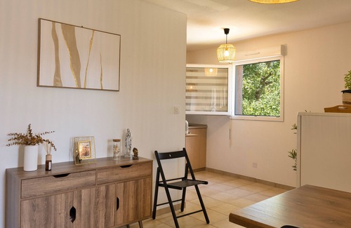 Santa-Maria-Poggio Apartamento | Casa Melody, apartment, close to the sea, in a residence with shared pool