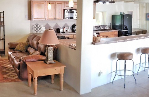 Nambe Casa | Casa Merlot @ Casitas en el viñedo en Nambe, condado de Santa Fe, Nuevo México
