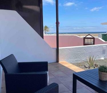 Playa Honda Apartamento | CASA MESANA Nuevo cama King size en playa con AIRE ACONDICIONADO