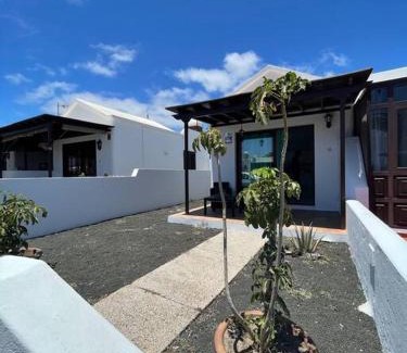 Playa Honda Apartamento | CASA MESANA Nuevo cama King size en playa con AIRE ACONDICIONADO