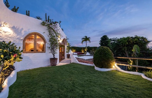 Batu Bolong Villa | Casa Mila - 4 BR Luxury Family Villa 5 Min from Canggu Beach - Bali