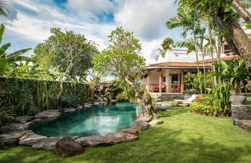Batu Bolong Villa | Casa Mila - 4 BR Luxury Family Villa 5 Min from Canggu Beach - Bali