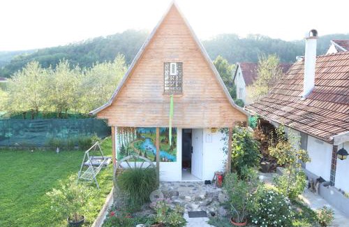 Petris Casa | Casa Miliza - Agropensiunea şi Punctul Gastronomic Local, în vecinătatea castelului Salbek