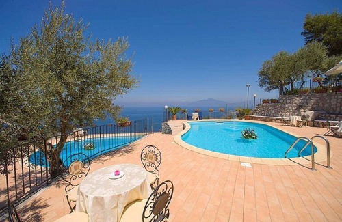 Marina di Puolo Casa | Casa Milli A: Un agradable apartamento ubicado en un promontorio frente al mar.