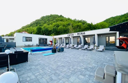 Pojejena Casa | Casa Mina Divici