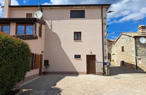 Kastelir Casa | Casa Mirelia - Holiday home for two with garden and whirlpool