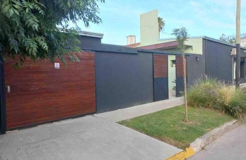 San Nicolás de los Arroyos Casa | Casa moderna y amplia con patio y cochera techada