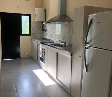 San Nicolás de los Arroyos Casa | Casa moderna y amplia con patio y cochera techada