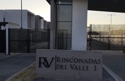 Municipio de Juárez Casa | Casa Moderna . 8min del consulado Americano