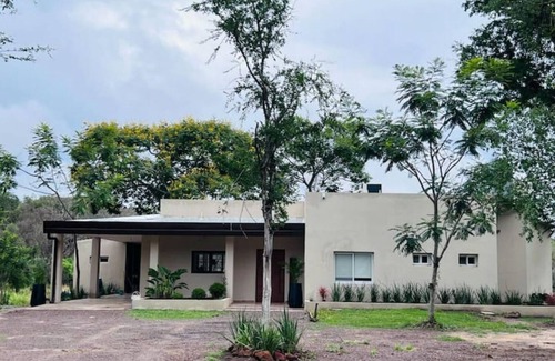Paso de la Patria Casa | Casa moderna junto al rio.
