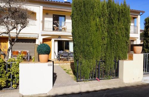 Torroella de Montgri Casa | Casa moderna con piscina comunitaria, cerca de L'Estartit y actividades en la playa - ES-323-51