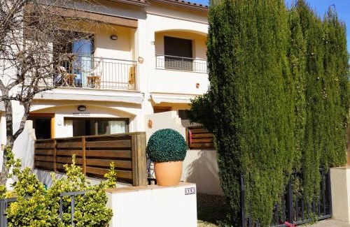 Torroella de Montgri Casa | Casa moderna con piscina comunitaria, cerca de L'Estartit y actividades en la playa - ES-323-51