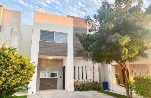 Hermosillo Casa | Casa Moderna en privada con Alberca 5 min del Aeropuerto y Consulado Americano