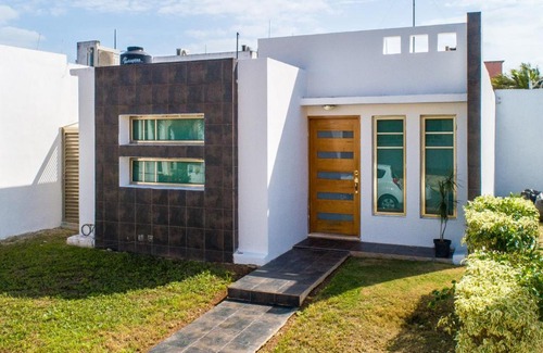 Chetumal Casa | Casa moderna en segura Residencial Hacienda Chetumal