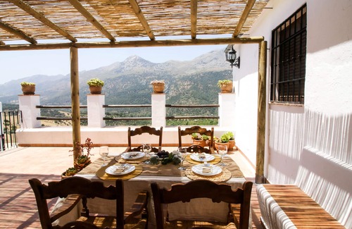 Jimera de Libar Cabaña | CASA-MOLINO: Terraza con Vistas al Parque Natural Sierra de Grazalema