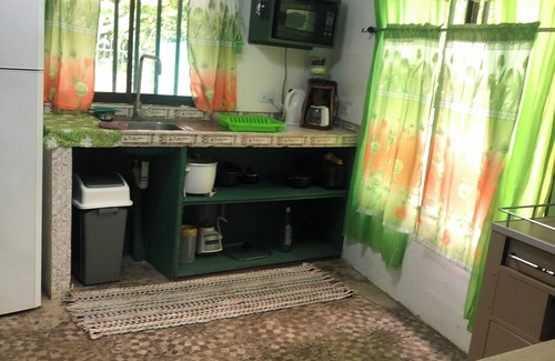 Cahuita Casa | 🐒CASA MONO VERDE 10 minutes walk to playa blanca, The National Park, Mepe Bus
