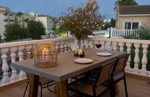 El Albir Apartamento | Casa Narú Albir, duplex appartement met ruim terras en buitenkeuken