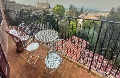 San Gimignano City Centre Apartamento | Casa nella Corte nel Centro di San Gimignano con balcone panoramico wifi e garage auto privato