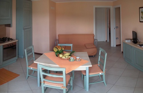 Diano San Pietro Apartamento | Casa Nelle Rose 2, Giardino e Vista Sulla Valle