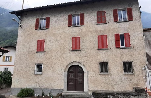 Iragna Casa | Casa Nineta Iragna (Canyoning waterfall)