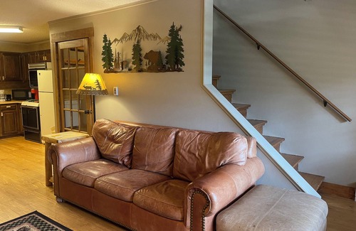 Red River Apartamento | Casa Nueva Townhouse # 5 es una casa de dos dormitorios con capacidad para 8. Estas casas están ubicadas en el ea