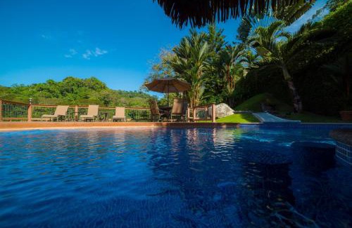 Jacó Casa | Casa Oasis 5 bdrs private pool in Los Suenos