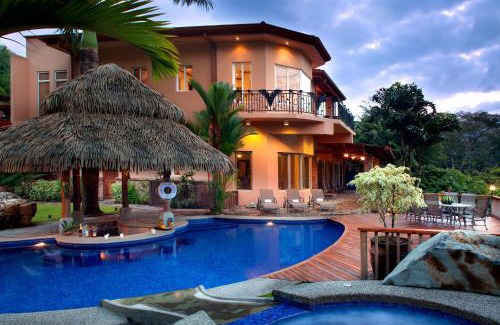 Jacó Casa | Casa Oasis 5 bdrs private pool in Los Suenos