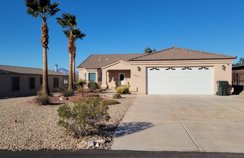 Bullhead City Casa | Casa Oasis- Your Family Fun Vacation Pool Home with Boat Parking