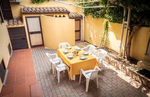 Cannigione Casa | Casa Olivia - Casa indipendente nel centro di Cannigione a 3 minuti a piedi dal lungomare, 5 minuti a piedi dalla spiaggia più vicina e vicinissima alle spiagge più belle della Costa Smeralda