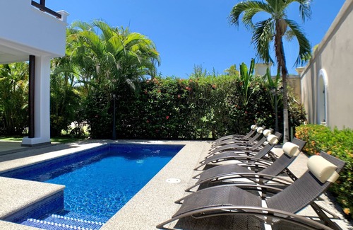 Carara Condominio | Casa Once -Large 6 BR Ocean View Casa - Piscina privada - Frente a la playa