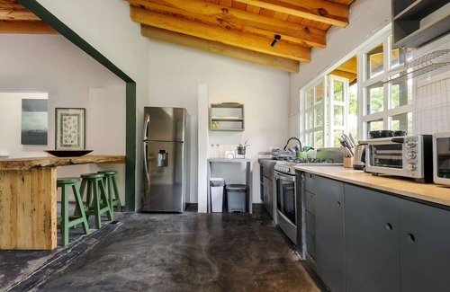 Valle de Bravo Casa | Casa Padel - A Tranquil Retreat Next to a Paddle Court