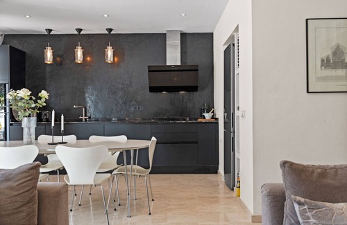 Marbella Chalet De Esquí | Casa Palm - Homely 3 Bed Townhouse