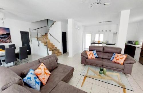 Los Alcázares Villa | Casa Palma by Rental Hero