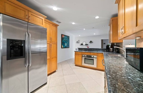 North Central Hollywood Casa | Casa Palma | Tropical Pool | 15 min to Beach