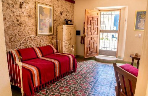 Barrio de Santiago Casa | Casa Palmas by Majikal B&B