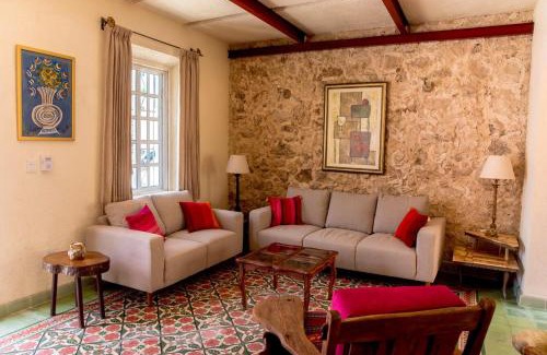 Barrio de Santiago Casa | Casa Palmas by Majikal B&B