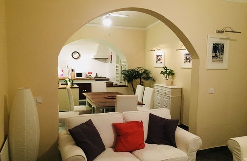Figueira Casa | Casa Palmeira es una casa de pueblo de 3 dormitorios recientemente renovada con piscina