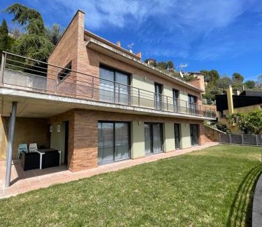 Berga Casa | Casa para 8 personas en Berga - ALBERGA