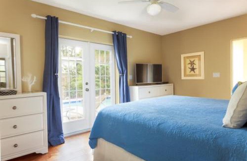 Flamingo Parks Casa | Casa Paradiso - A Sun Drenched Escape with Poolside Cabana Charm