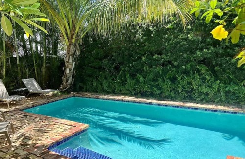 Flamingo Parks Casa | Casa de vacaciones en el paraíso a pocos minutos de la playa con piscina privada y cabaña principal