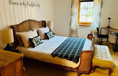 Sumvitg Cama Y Desayuno | Casa Pasch - Boutique Bed and Breakfast in Cumpadials