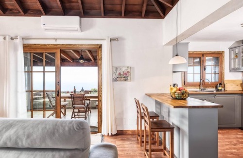 Las Manchas Chalet De Esquí | Casa Pedrito by Huskalia
