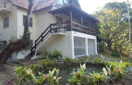Penedo Casa | Casa Penedo Martinelli - Tranquilidade e muito verde