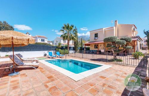 Alcaucín Casa | Casa Perez - family home with pool